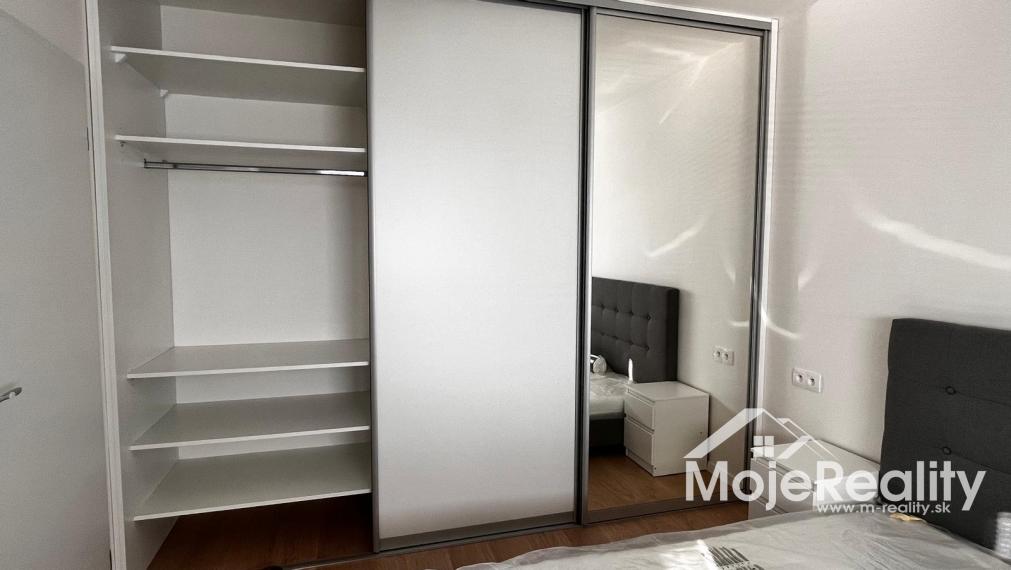 Prenájom 2 izbový byt s parkovacím miestom Novostavba Halalovka JUH Trenčín