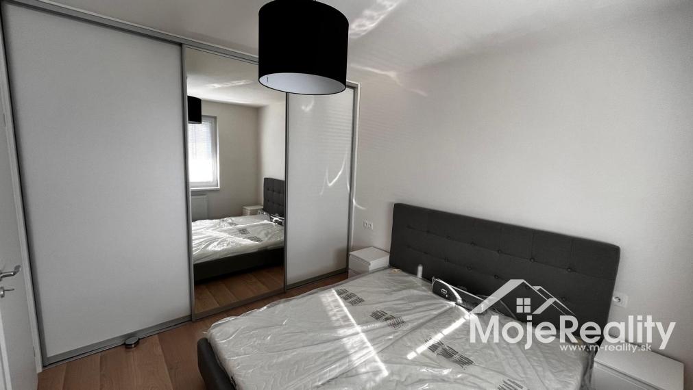 Prenájom 2 izbový byt s parkovacím miestom Novostavba Halalovka JUH Trenčín