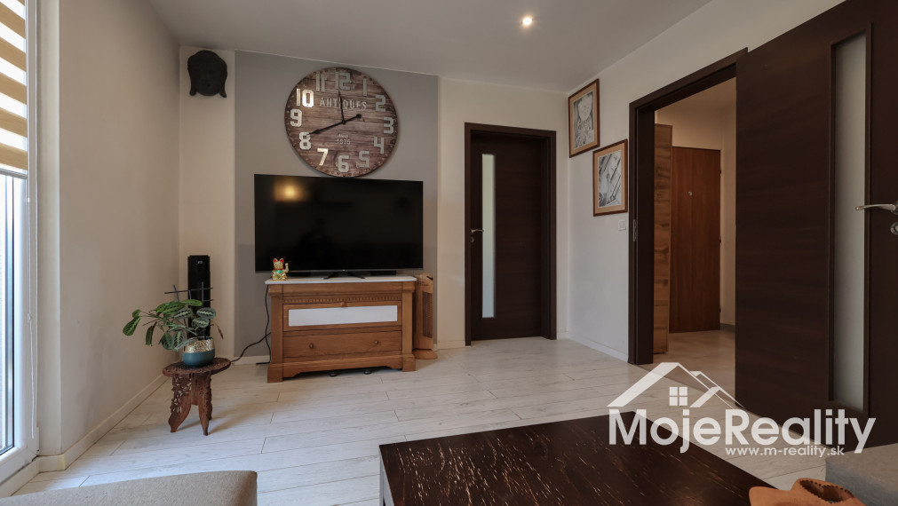 REZERVOVANÉ !-Trenčín/Sihoť - na predaj útulný zariadený 3-izbový byt, ul. Clementisova