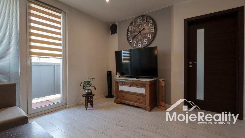 Trenčín/Sihoť - na predaj útulný 3-izbový byt s balkónom, ul. Clementisova