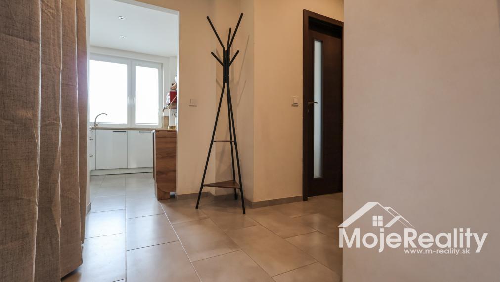 Trenčín/Sihoť - na predaj útulný 3-izbový byt s balkónom, ul. Clementisova