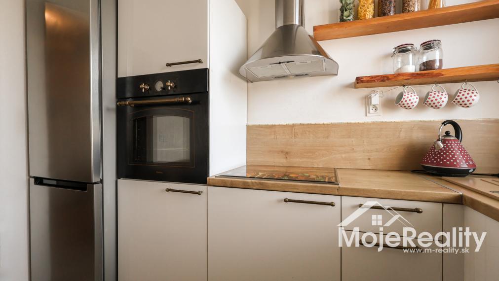 Trenčín/Sihoť - na predaj útulný 3-izbový byt s balkónom, ul. Clementisova