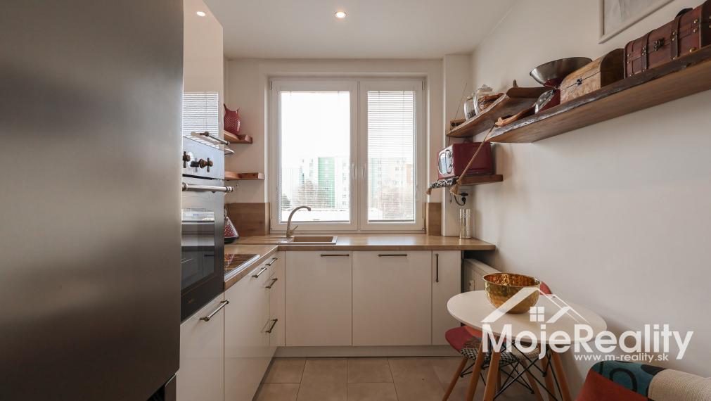 Trenčín/Sihoť - na predaj útulný 3-izbový byt s balkónom, ul. Clementisova