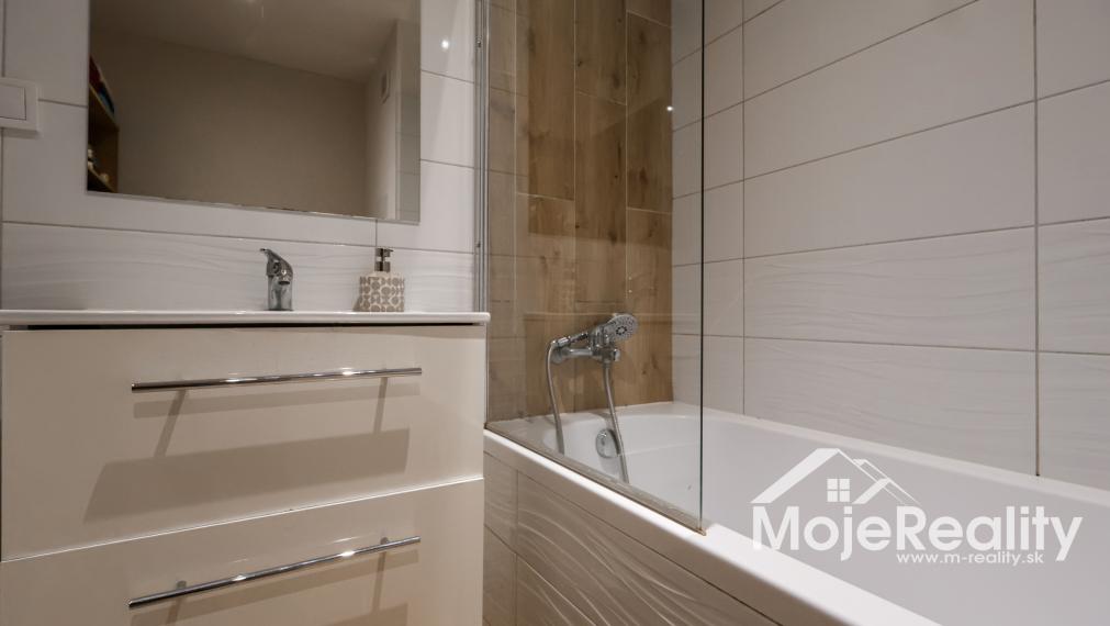 Trenčín/Sihoť - na predaj útulný 3-izbový byt s balkónom, ul. Clementisova