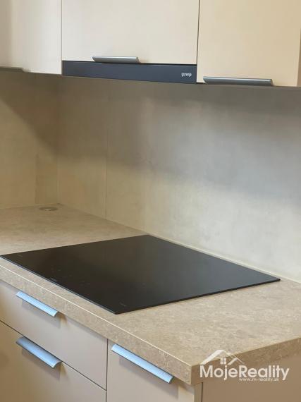 Na predaj kompletne zrekonštruovaný 2-izbový byt vo vyhľadávanej lokalite Dlhé Hony – Trenčín