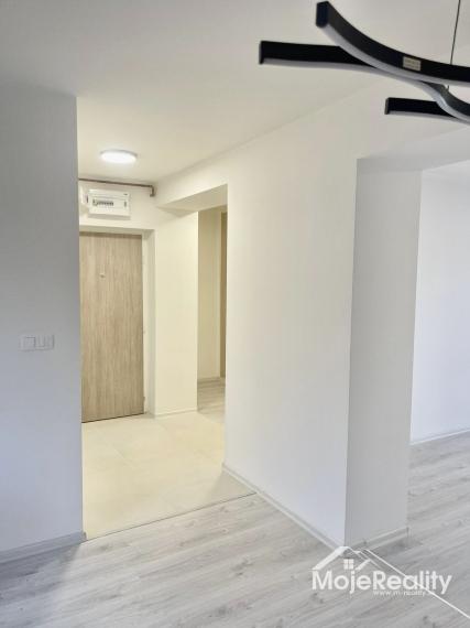 Na predaj kompletne zrekonštruovaný 2-izbový byt vo vyhľadávanej lokalite Dlhé Hony – Trenčín