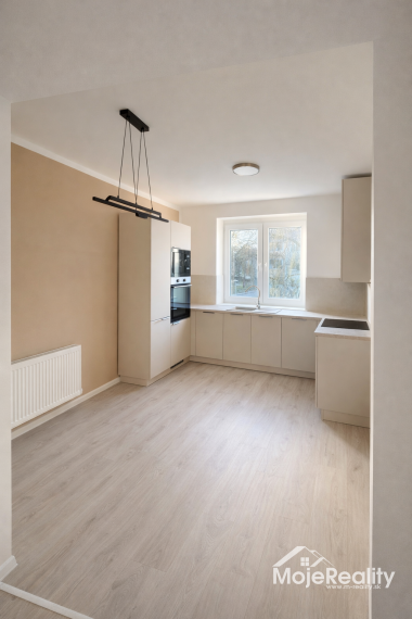 Na predaj kompletne zrekonštruovaný 2-izbový byt vo vyhľadávanej lokalite Dlhé Hony – Trenčín