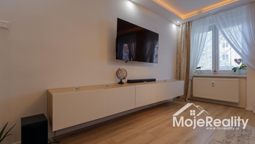 Trenčín/Centrum - priestranný 3-izbový byt na predaj – ul. 28. októbra