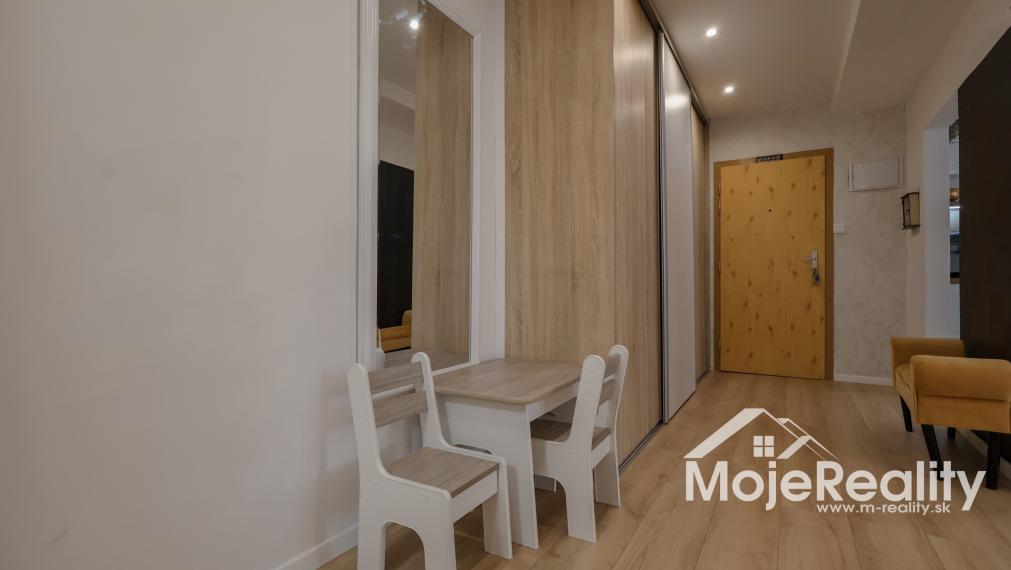 Trenčín/Centrum - priestranný 3-izbový byt na predaj – ul. 28. októbra