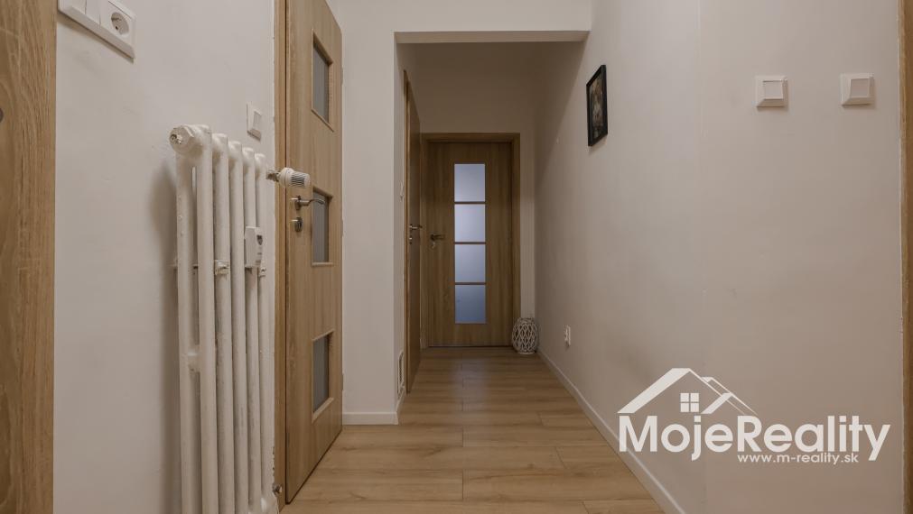 Trenčín/Centrum - priestranný 3-izbový byt na predaj – ul. 28. októbra