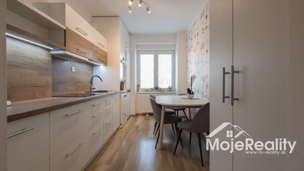 Trenčín/Centrum - priestranný 3-izbový byt na predaj – ul. 28. októbra