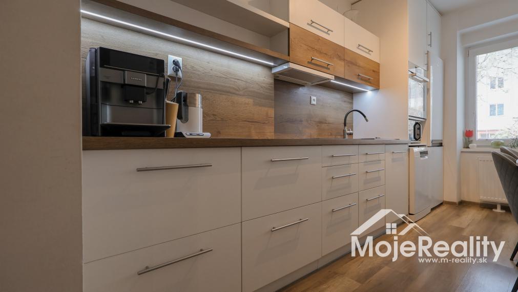 Trenčín/Centrum - priestranný 3-izbový byt na predaj – ul. 28. októbra