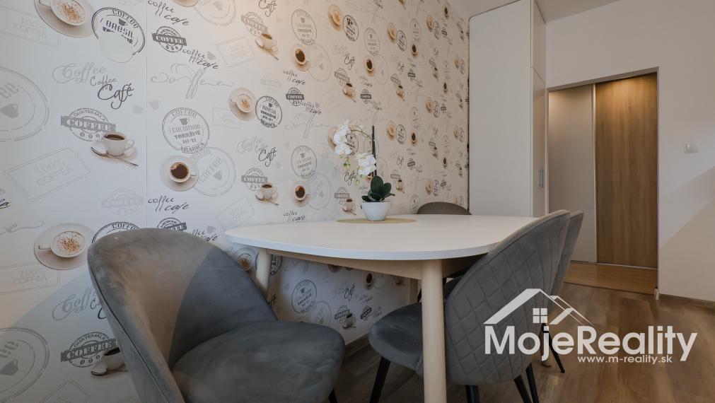 Trenčín/Centrum - priestranný 3-izbový byt na predaj – ul. 28. októbra