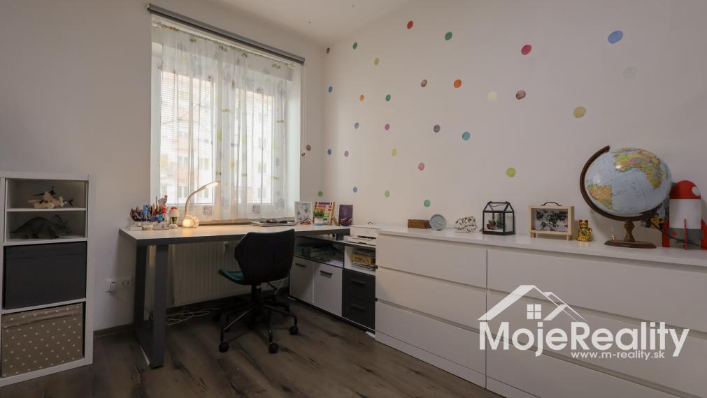 Trenčín/Centrum - priestranný 3-izbový byt na predaj – ul. 28. októbra