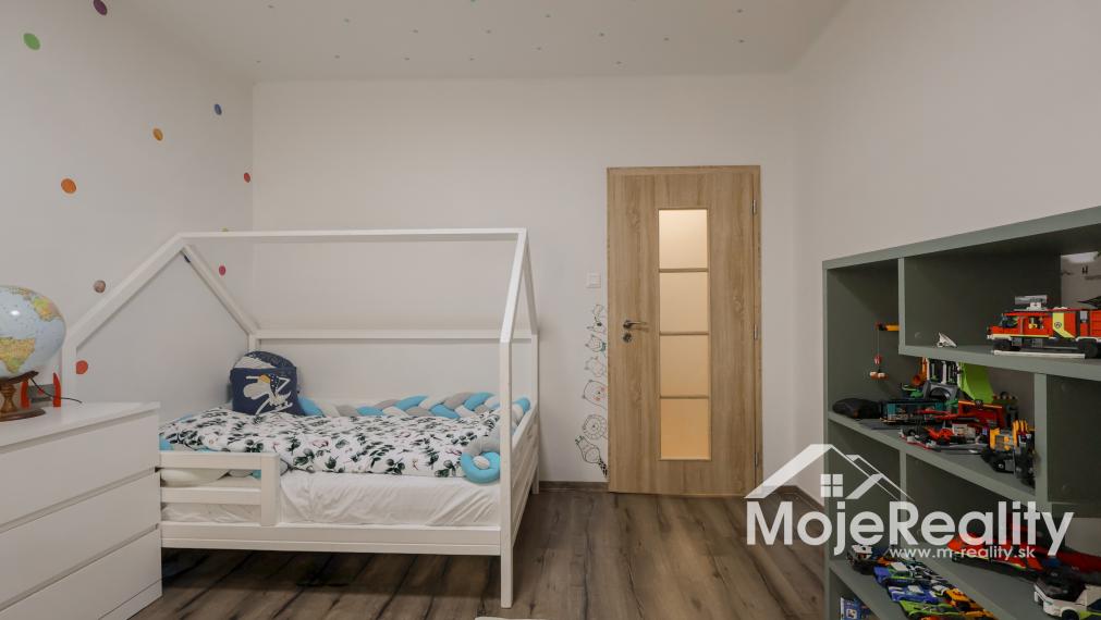 Trenčín/Centrum - priestranný 3-izbový byt na predaj – ul. 28. októbra