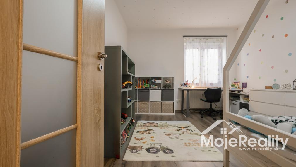 Trenčín/Centrum - priestranný 3-izbový byt na predaj – ul. 28. októbra