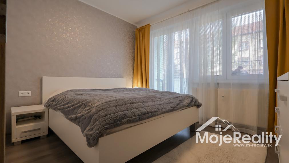 Trenčín/Centrum - priestranný 3-izbový byt na predaj – ul. 28. októbra