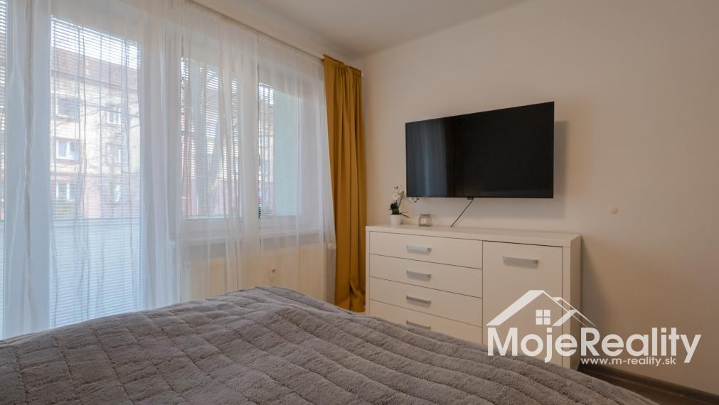 Trenčín/Centrum - priestranný 3-izbový byt na predaj – ul. 28. októbra