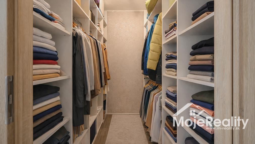 Trenčín/Centrum - priestranný 3-izbový byt na predaj – ul. 28. októbra