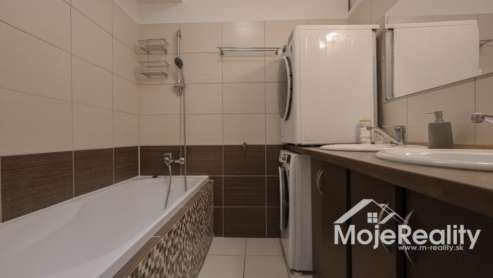 Trenčín/Centrum - priestranný 3-izbový byt na predaj – ul. 28. októbra