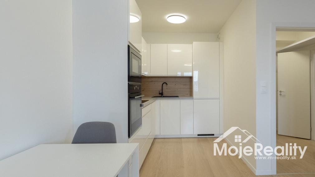 TOP PONUKA: Zariadený 2-izbový byt v novostavbe s parkovaním a lodžiou – Trenčín, Halalovka