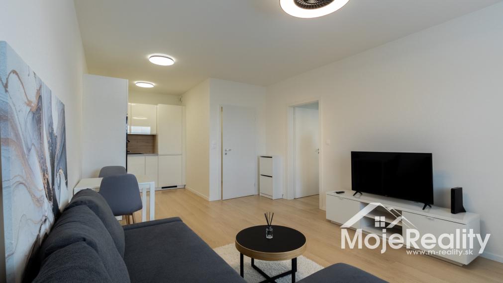 TOP PONUKA: Zariadený 2-izbový byt v novostavbe s parkovaním a lodžiou – Trenčín, Halalovka