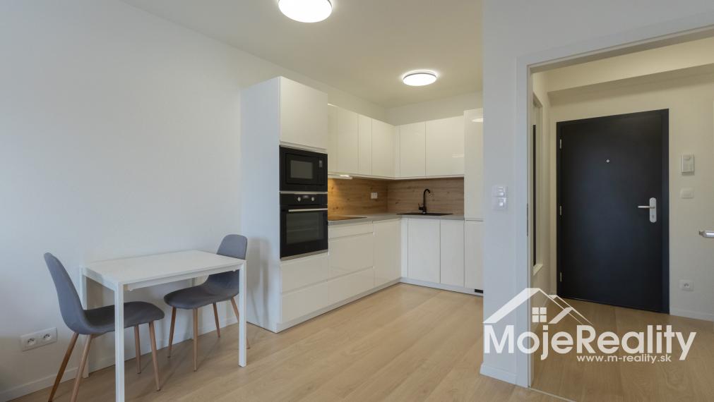 TOP PONUKA: Zariadený 2-izbový byt v novostavbe s parkovaním a lodžiou – Trenčín, Halalovka