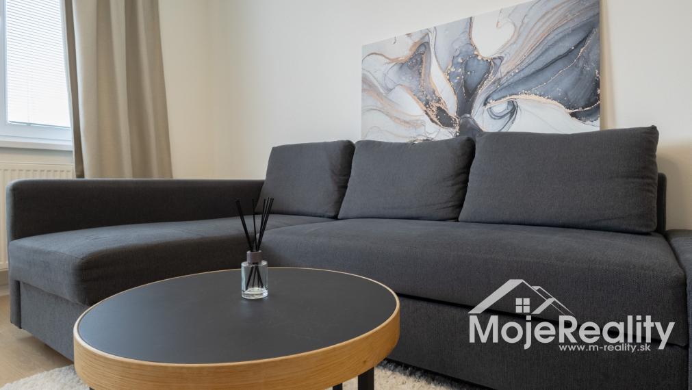 TOP PONUKA: Zariadený 2-izbový byt v novostavbe s parkovaním a lodžiou – Trenčín, Halalovka