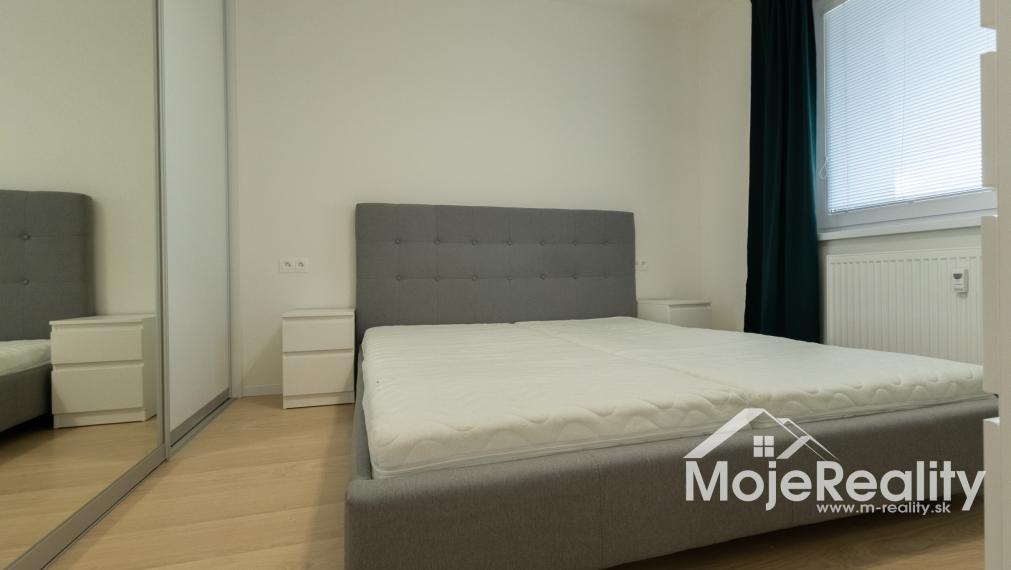 TOP PONUKA: Zariadený 2-izbový byt v novostavbe s parkovaním a lodžiou – Trenčín, Halalovka