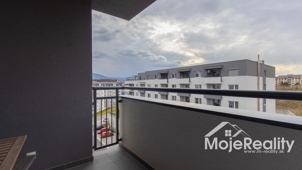 TOP PONUKA: Zariadený 2-izbový byt v novostavbe s parkovaním a lodžiou – Trenčín, Halalovka