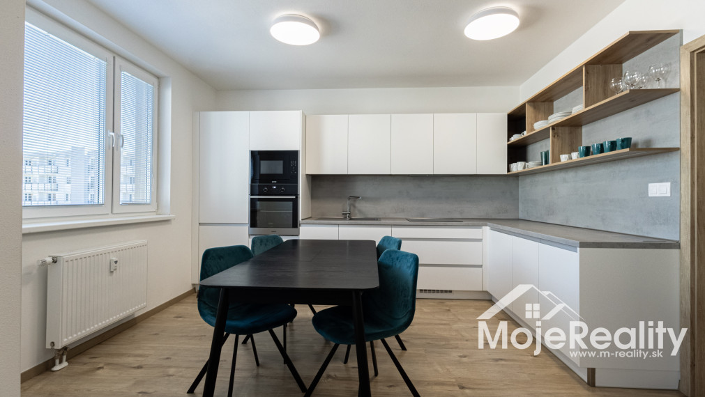 EXKLUZÍVNA PONUKA | Veľkometrážny 2-izbový byt s balkónom, klimatizáciou a garážou – Trenčín, Rezidencia Zlatovská