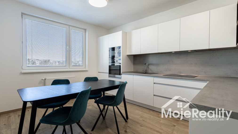 EXKLUZÍVNA PONUKA | Veľkometrážny 2-izbový byt s balkónom, klimatizáciou a garážou – Trenčín, Rezidencia Zlatovská