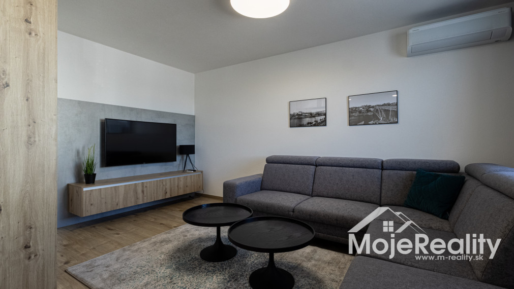 EXKLUZÍVNA PONUKA | Veľkometrážny 2-izbový byt s balkónom, klimatizáciou a garážou – Trenčín, Rezidencia Zlatovská