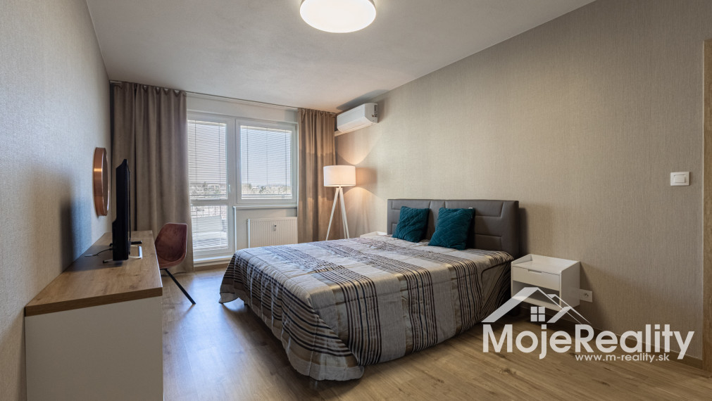 EXKLUZÍVNA PONUKA | Veľkometrážny 2-izbový byt s balkónom, klimatizáciou a garážou – Trenčín, Rezidencia Zlatovská