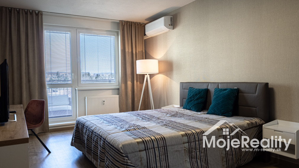 EXKLUZÍVNA PONUKA | Veľkometrážny 2-izbový byt s balkónom, klimatizáciou a garážou – Trenčín, Rezidencia Zlatovská