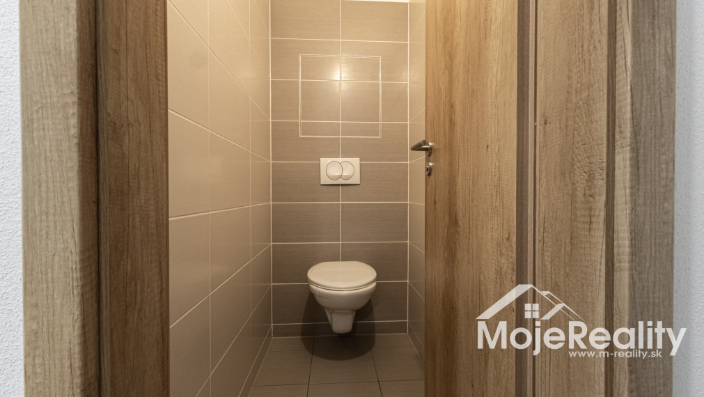 EXKLUZÍVNA PONUKA | Veľkometrážny 2-izbový byt s balkónom, klimatizáciou a garážou – Trenčín, Rezidencia Zlatovská