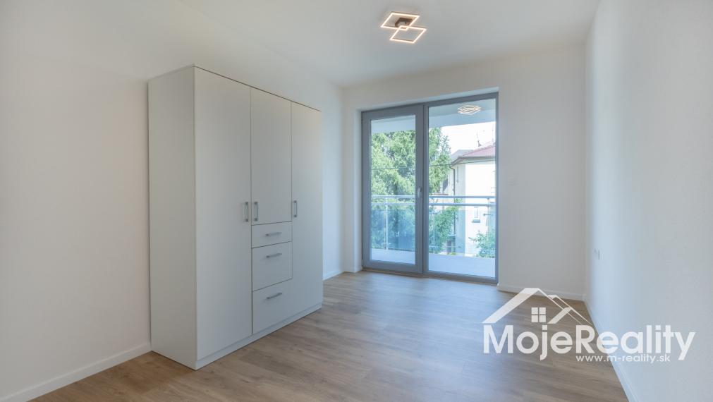 CENTRUM TRENČÍNA | 3-izbová novostavba s 20 m² terás a garážovým státím