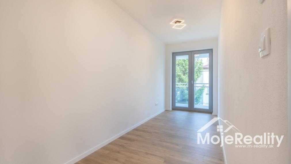 CENTRUM TRENČÍNA | 3-izbová novostavba s 20 m² terás a garážovým státím