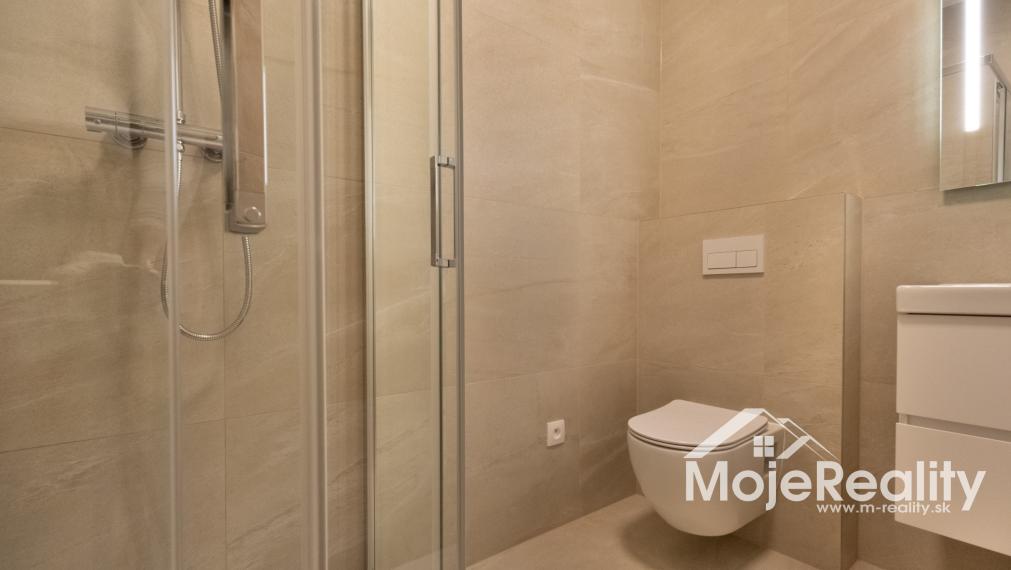 CENTRUM TRENČÍNA | 3-izbová novostavba s 20 m² terás a garážovým státím