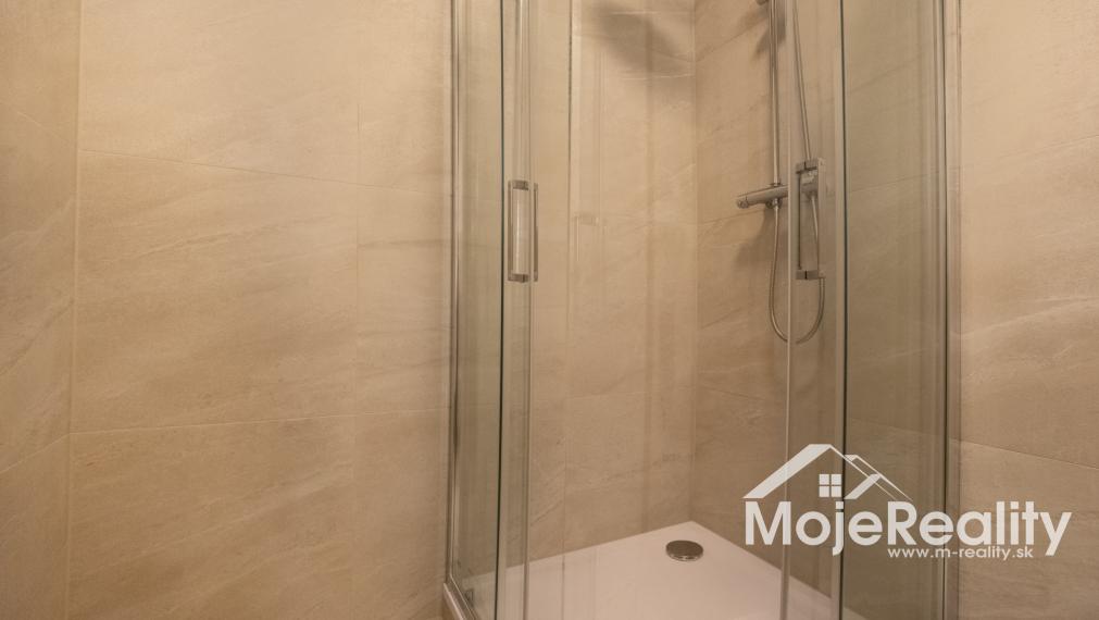 CENTRUM TRENČÍNA | 3-izbová novostavba s 20 m² terás a garážovým státím