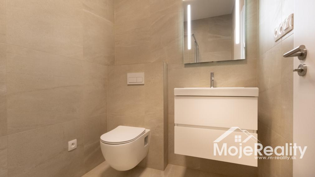 CENTRUM TRENČÍNA | 3-izbová novostavba s 20 m² terás a garážovým státím