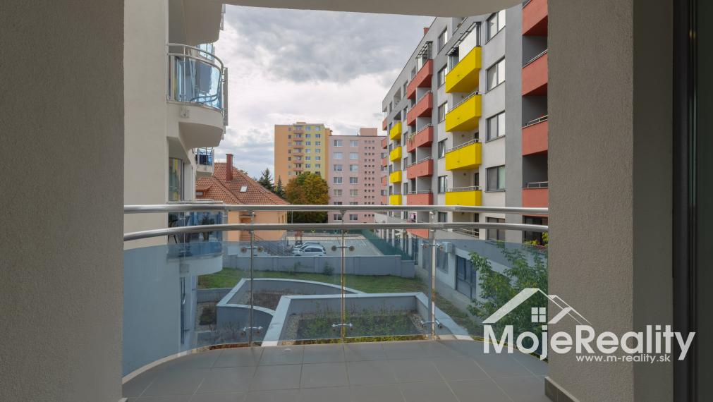 CENTRUM TRENČÍNA | 3-izbová novostavba s 20 m² terás a garážovým státím