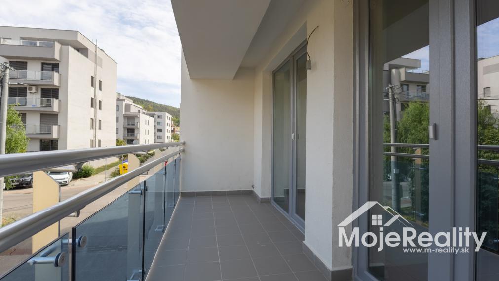 CENTRUM TRENČÍNA | 3-izbová novostavba s 20 m² terás a garážovým státím