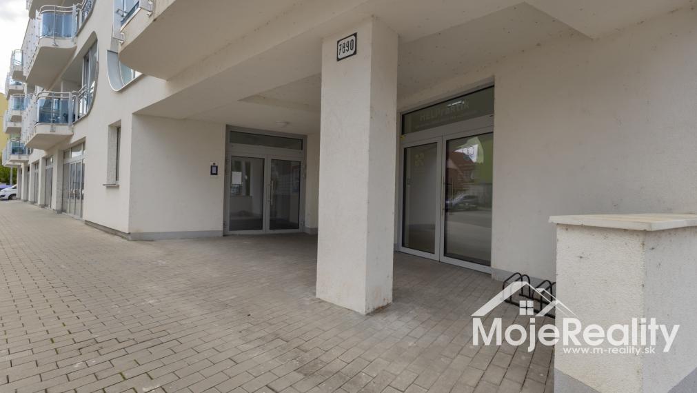CENTRUM TRENČÍNA | 3-izbová novostavba s 20 m² terás a garážovým státím