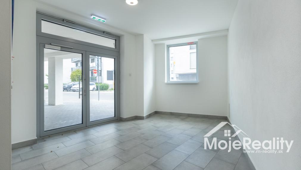 CENTRUM TRENČÍNA | 3-izbová novostavba s 20 m² terás a garážovým státím