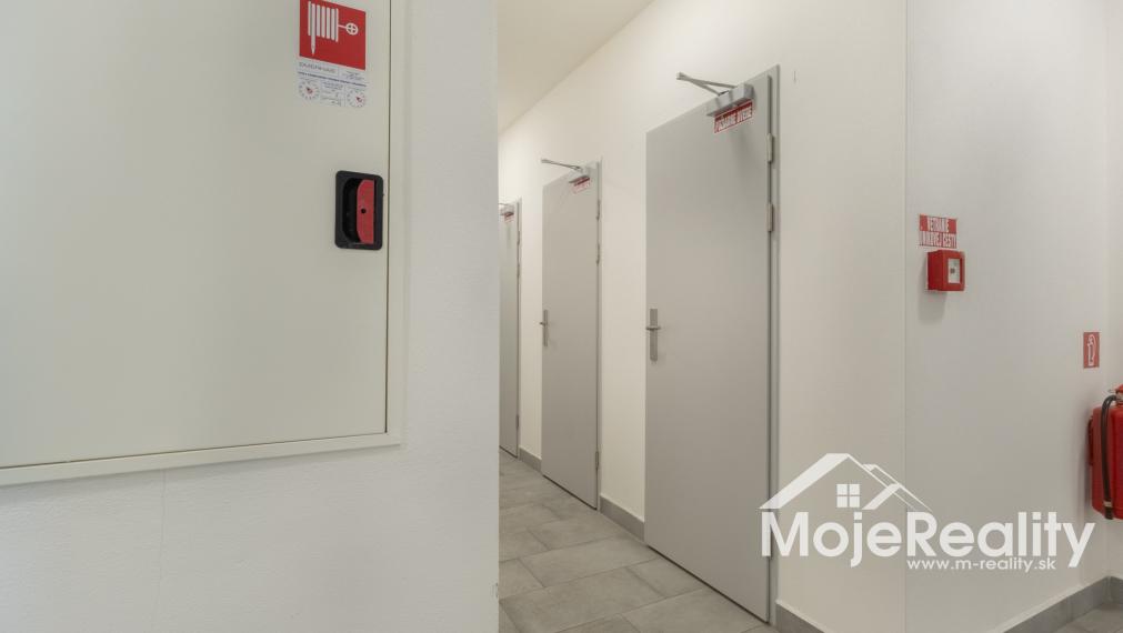 CENTRUM TRENČÍNA | 3-izbová novostavba s 20 m² terás a garážovým státím