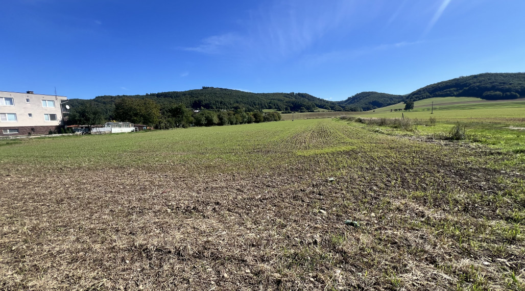 Stavebný pozemok Trenčianska Teplá – časť Dobrá (spolu 3864 m²) alebo samostatne 1285 m2