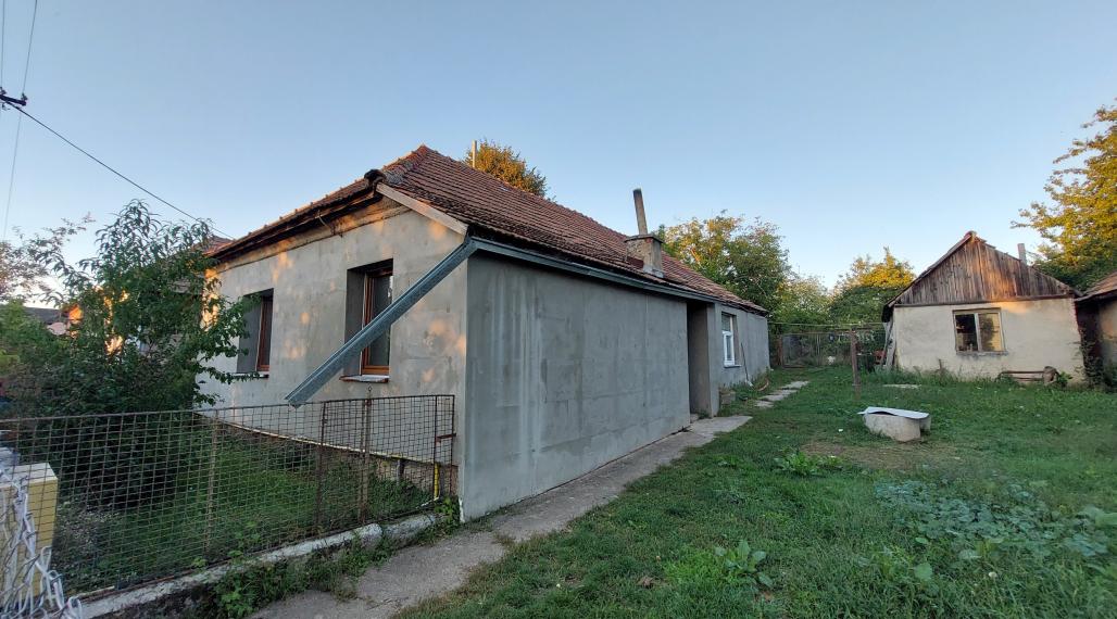 Horné Štitáre – rodinný dom  s veľkou záhradou– čiastočná rekonštrukcia