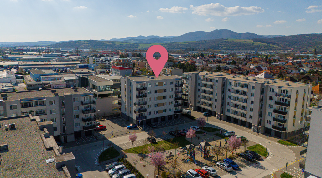 EXKLUZÍVNA PONUKA | Veľkometrážny 2-izbový byt s balkónom, klimatizáciou a garážou – Trenčín, Rezidencia Zlatovská