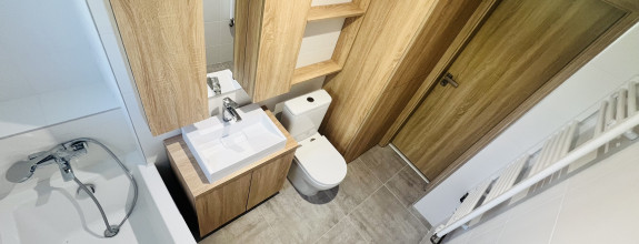 2 izbový novozrekonštruovaný byt s veľkou loggiou, Dlhé Hony
